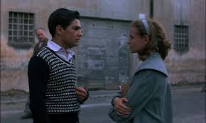 Narra la historia de salvatore, un niño de un pueblecito italiano en el que el único pasatiempo es ir al cine. The Ending Of Cinema Paradiso Original Vs New The Odd Apple