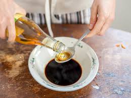 There are 18 calories in a 1/2 tablespoon of hoisin sauce. 9 Hoisin Sauce Substitutes