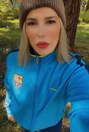 My knee hurt from walking and running but I am 40 years old. What kind of  knee brace can I wear. If I to start running/ walking again