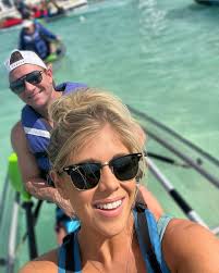 Missing being able to partake in our typical adventurous excursions but  yesterday's clear kayak tour was the perfect bump friendly activity 👌🏼  We're kind of obsessed with the sea turtles 🐢😂