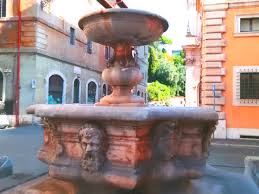 ➤ controlla ora la tua città con le immagini delle webcam in tempo reale, i video e le foto dei reporter. Brunnen Der Piazza Campitelli Turismo Roma