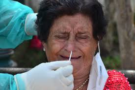 Buen día! María Villatoro Benítez, de 83 años de edad y residente de  Corinto, Morazán, tuvo que esperar cinco horas para que el personal de  Salud le hiciera la prueba PCR y