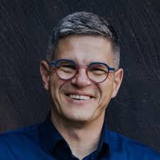 Average Sellers: "Tell me your top priorities" Elite Sellers 'bring a  strong opinion, loosely held' to every call. Kyle Asay recently shared this  advice with me: No point of view means your