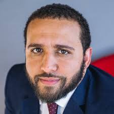 One cold case murder. Two narrative forms.