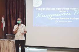 Selain itu, pekerja kontrak tidak dapat digunakan untuk jenis pekerjaan yang bersifat tetap. Karyawan Tetap In English