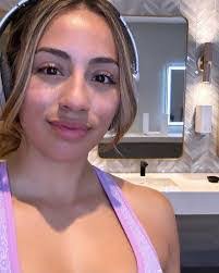 Megan Linkous's Instagram, Twitter & Facebook