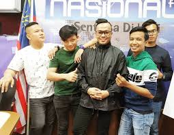 We have song's lyrics, which you can find out below. Biodata Kumpulan Azarra Band Penyanyi Lagu Alalala Sayang Iluminasi