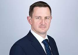 Tom Linscott's Instagram, Twitter & Facebook