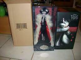 Cruella de vil is the iconic main antagonist of disney's 101 dalmatians franchise and one of the secondary antagonists in mickey's house of villains. Cruella De Vil Disney Schurken Designer Collection Puppe Limited Edition Ebay