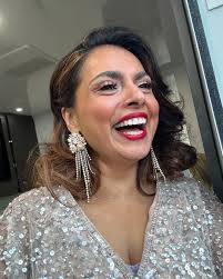 Life is always better with fun earrings and ALL the sparkles! ✨💕 Happy day  four of Twelve Days of Maneet, where we're celebrating two of my absolute  favorite things—bold accessories and a