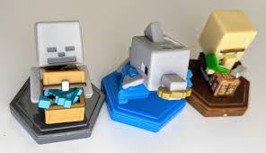 2 boost minecraft earth mini figures with authentic and video game details. Finally Got My New Minecraft Earth Mini Figures And I Tested Out That You Can Use The Same Physical Minifigure On Two Different Devices At The Same Time Just Not More Than