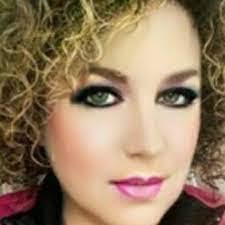 Leslie Hughey's Instagram, Twitter & Facebook