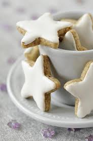 Des Petits Biscuits De Noel En Forme D Etoiles A Realiser Avec Les Enfants Pour Leur Plus Grand Plaisi Biscuit De Noel Recette Biscuit De Noel Recette Biscuit