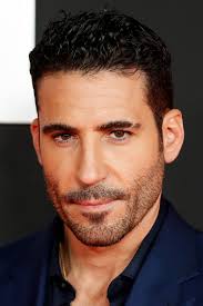 Miguel Ángel Silvestre 🌟 6.6