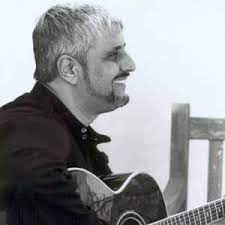 Pino daniele a aussi composé les musiques pour les bandes sonores des films le vie del signore sono finite et pensavo fosse amore invece era un calesse, tous les deux dirigés par son ami massimo troisi, lui aussi napolitain 3. Tourdaten Konzertkarten Live Ubertragungen Von Pino Daniele