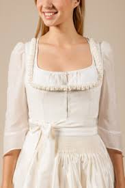 Ob für standesamt, kirche, freie trauung: Brautdirndl Gossl Anna Plochl Hochzeitsdirndl Hochzeitsdirndl