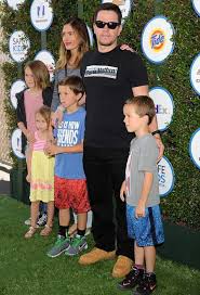 Марк уолберг начал жизненный путь как преступник, а продолжил как талантливый молодой человек, живущий одним днем. Mark Uolberg Zapisi S Metkoj Mark Uolberg Dnevnik School For Scandal Liveinternet Rossijskij Servis Onlajn Dnevnikov