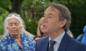 Antiques Roadshow expert unable to value Bagpuss creator's TV scripts