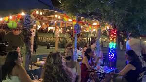 Bares de lesbianas en Estados Unidos luchan por sobrevivir económicamente y  la pandemia no ayuda