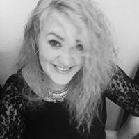 Jennifer Colas's Instagram, Twitter & Facebook