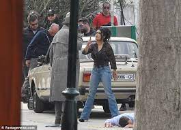 Los angeles (ap) — the hitman's wife's bodyguard struck the top box office target. Salma Hayek Angrily Points Her Finger In A Heated Scene With Samuel Jackson Filming In Croatia Daily Mail Online