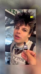 #yungblud talks about #louistomlinson 💙👑 #doncaster