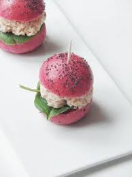 Recette Minis Burgers Buns Rose A La Betterave Et Rillettes Aux Deux Saumons Aperodinatoirefacile A Aperitif Gastronomique Recette Recette Apero Dinatoire