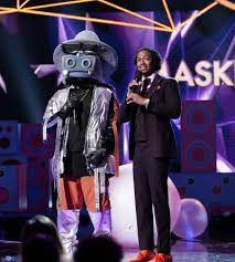She became a member of the ensemble of deutsche oper berlin and later of bavarian state opera in. The Masked Singer Premieres With Antonio Brown Unmasked As First Eliminated Celebrity