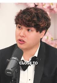 Von Stokes's Instagram, Twitter & Facebook