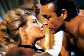The film was financially successful, but critically panned. Star Looks Die Schonsten Frisuren Der Bond Girls Gala De