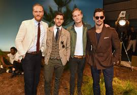 Compra online vestiti, maglioni, pantaloni e accessori da uomo! Come Avere Un Look Smart Casual Scegliendo Pochi Capi Giusti