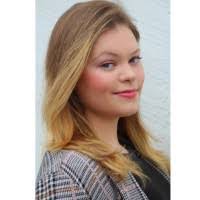 Julia Elwell's Instagram, Twitter & Facebook