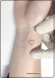 22 Small Heart Tattoos Tattoo Tatoeage Ideeen Tatoeage Inspiratie Een Tatoeage
