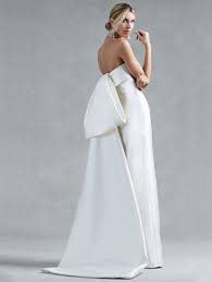 Oscar De La Renta Bridal Fall 2017 Look 10 Hunter Wedding Dress Trends Fantasy Wedding Dresses Bridal Fashion Week