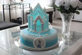 Terrific for a 10 year old. Frozen Cake Made A Frozen Cake For A 7 Year Old Girl Frozen Cake Decorations Frozen Cake Cake