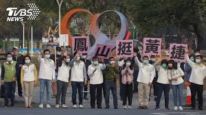 快醒醒，英雄。 距游戏首次公布的八年后， 《赛博朋克2077》终于正式和大家见面了。 进入夜之城的钥匙现在就握在你的手中。 是时候偷一波装备，寻一些刺激或是来一两场超梦体验了! 5enpejgwo Mism