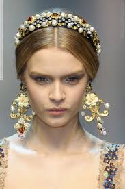 Ayrintida Gizlenen Takilar Dolce Gabbana Closeup Runway Collection Fall Winter 2012 2013 At Milan Fash Hair Accessories Hair Jewelry Fashion Week Inspiration