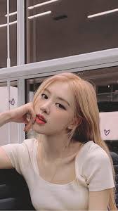 Pin By Zthepoohz On Blackpink Rose Blonde Hair Rose Blonde Blackpink Rose