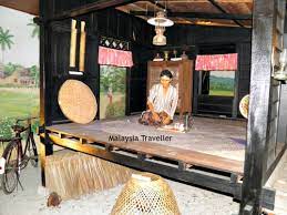 The sultan alam shah museum got its name from the seventh sultan of selangor, sultan hisamuddin alam shah. Sultan Alam Shah Museum Shah Alam Malaysia