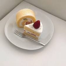 So, you've come up with the perfect dessert boxes business idea, but in order to launch, you need a good business name. S T R A W B E R R Y C A K E Korean Dessert Cafe Cafe Food Desserts
