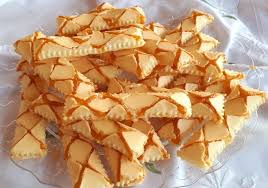 Les Sfogliatines Glacees Sont Des Biscuits A Base De Pate Feuilletee Recouverts D Un Glacage Et De Confiture Reparti Recette Facile Recette Recettes De Cuisine