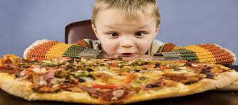 La pizza alsaziana, invece, presenta panna acida, cipolle e lardo tagliato a cubetti. Uelcom Uelcom