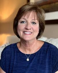 Lynnette Warner's Instagram, Twitter & Facebook