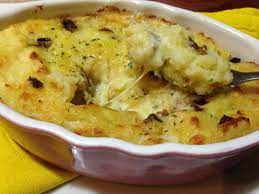 In essendo un piatto molto versatile, si può sostituire il formaggio con la verdura che più si preferisce, ad esempio con la cipolla tritata che aggiunge un tono deciso, o magari dei carciofi o dei funghi; Sformato Di Patate E Funghi