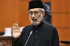 Raja kamarul bahrin shah szingapúri művészhez ment feleségül, és négy gyermeke született. Raja Kamarul Bahrin Shah Raja Ahmad Baharuddin Shah News Raja Kamarul Bahrin Shah Raja Ahmad Baharuddin Shah