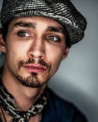 Robert Sheehan Robert Sheehan Hot Actors Robert