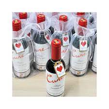 Puedes elegir el tipo de vino o licor de tu preferencia, podemos diseñar tus botellas al gusto o adaptarnos a la imagen de tu boda. Susurro Idealmente Colaborar Con Botellas Pequenas Para Bodas Banera Halar Aumentar