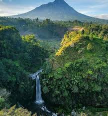 Eits, daripada terlalu panjang, yuk ah cek kumpulan gambar pemandangan di bawah ini. Air Terjun Kedung Kayang Pesona Keindahan Lereng Gunung Merapi Gunung