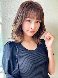 くびれミディ 韓国ヨシンモリ 20代 30代におすすめゆるふわ 韓国風 大人かわいいモテ 愛されセミディ 斜め前髪 流し前髪 アッシュグレージュ ヘアサロン予約 ozmallビューティ ヘアスタイリング セミディ ヘアサロン