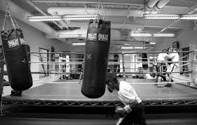 Download the best boxing wallpapers backgrounds for free. Photo Wallpaper Training Boxing Gym Boxing Training 1332x850 Wallpaper Teahub Io